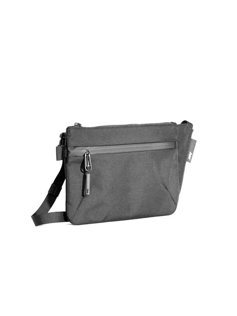 Aer Sling Pouch Black 1