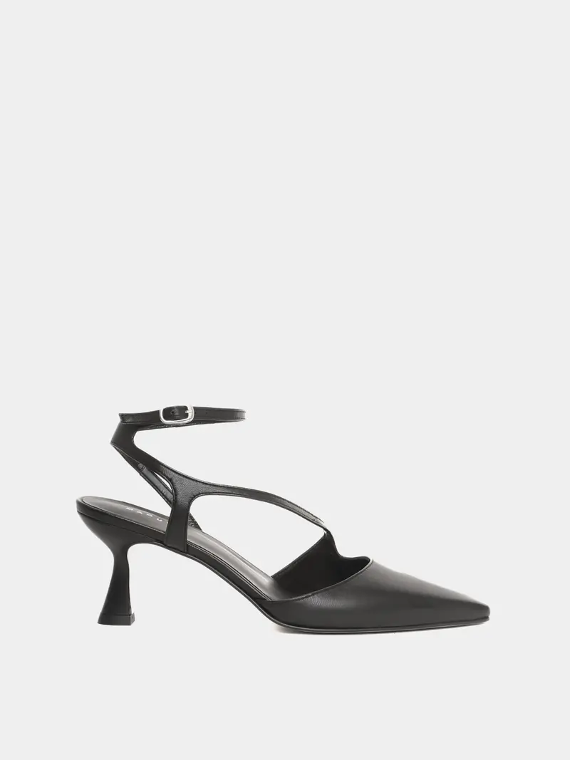 Almeria Black Heel 1