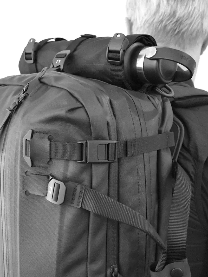 Black Ember Modular Water Bottle Holder 1