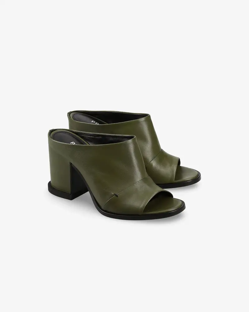 Calfskin Embedded Heel Sabot M7001a 2