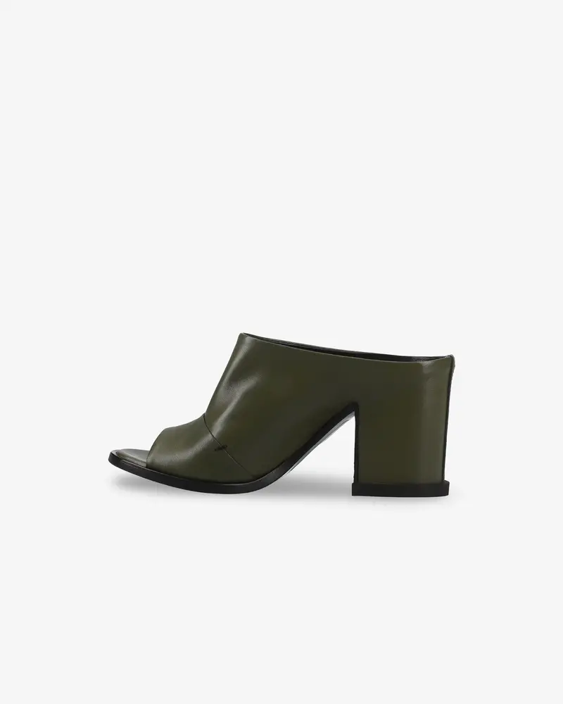Calfskin Embedded Heel Sabot M7001a 6
