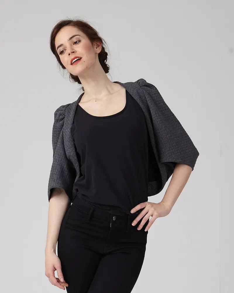 Coralie Bijasson Naomie Shrug 1