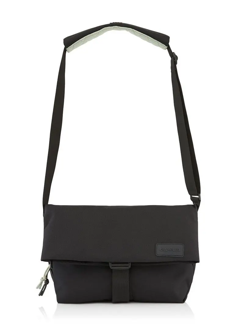 Crumpler Shape Of Character Messenger Black 1