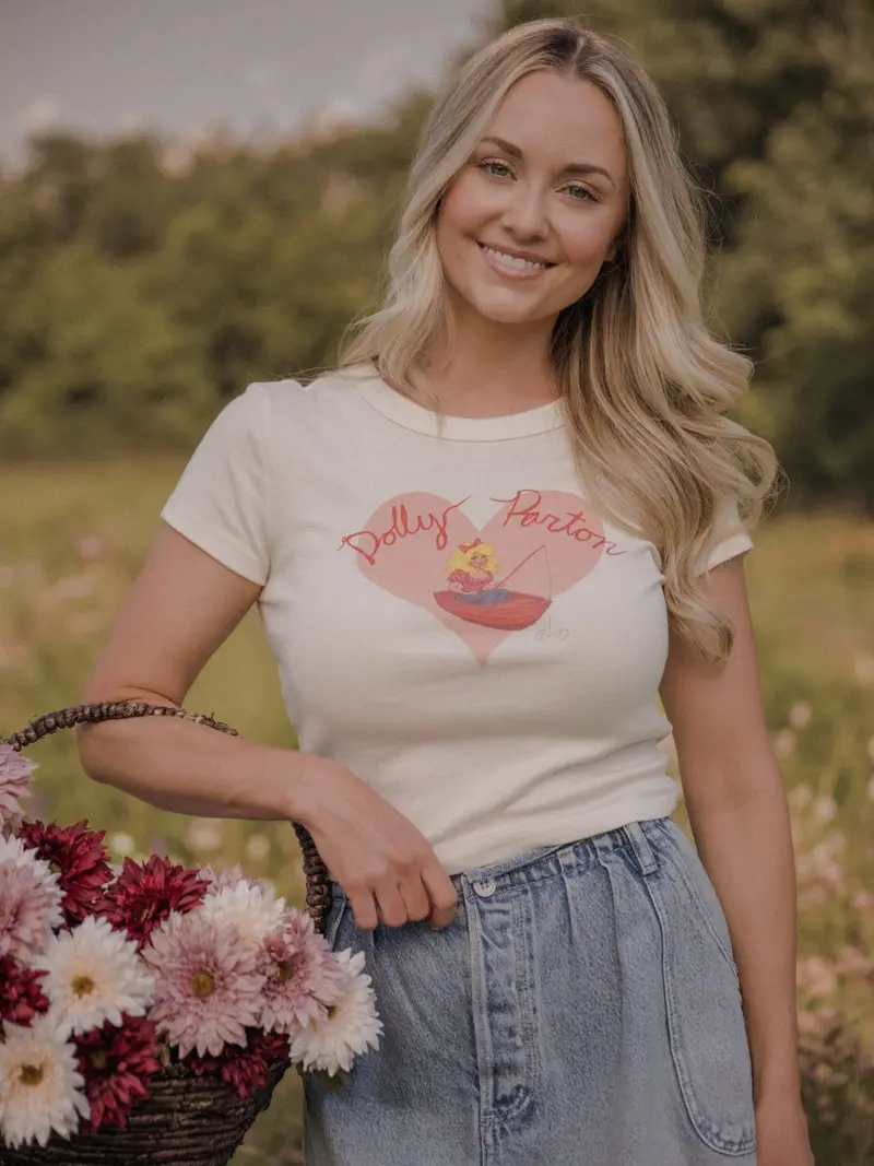 Dolly Parton Pond Off White Micro Cropped Tee 1