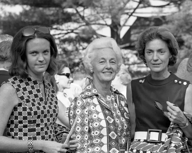 Ladies At The Races 1