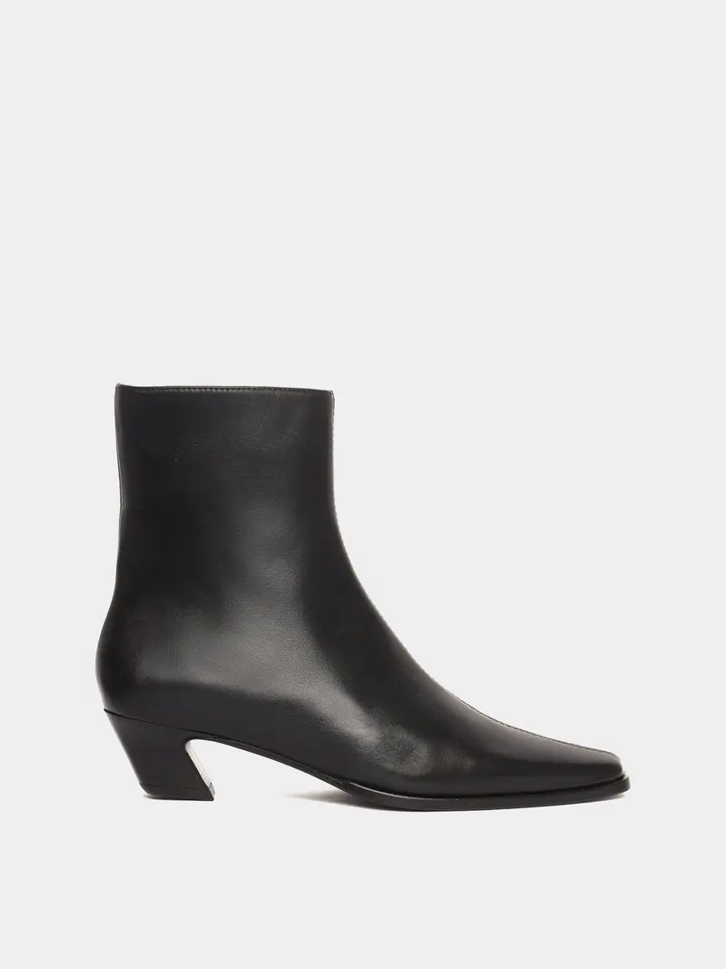 Melilla Black Boot 1