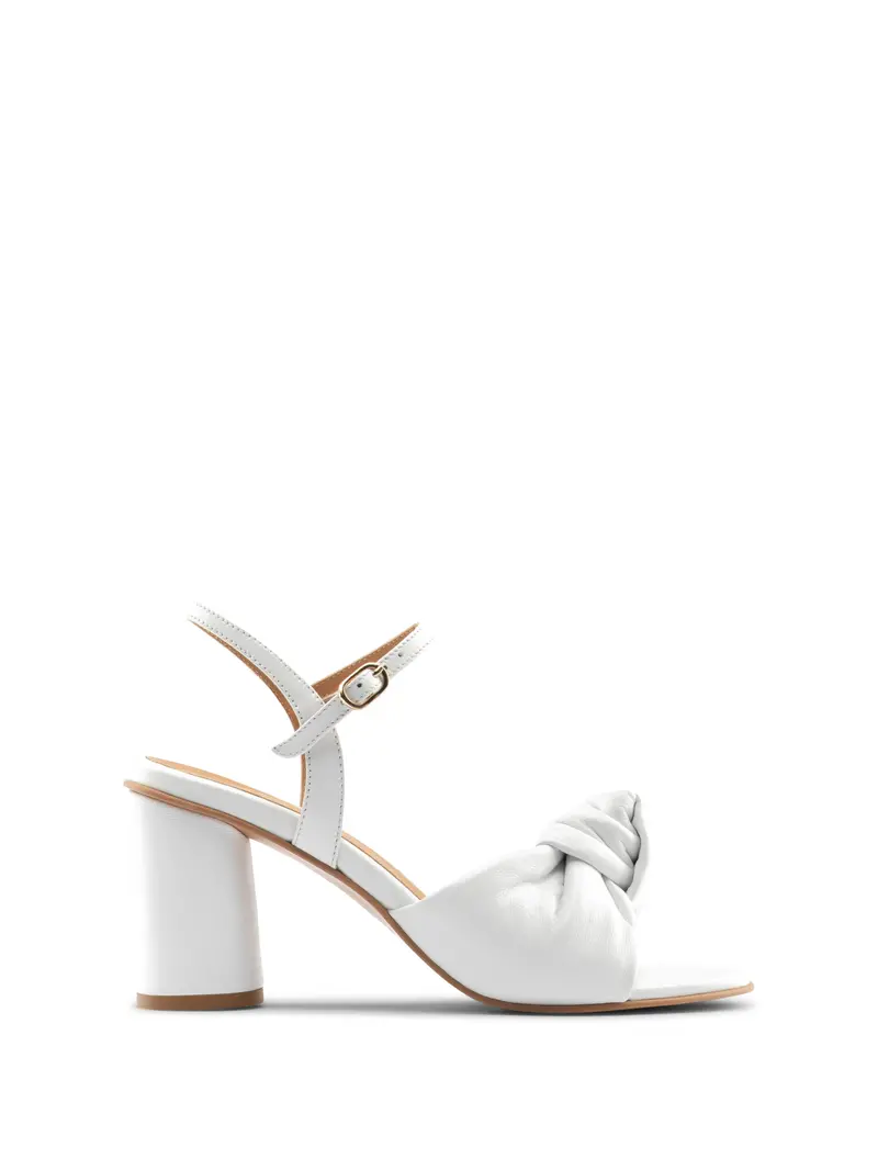Noto White Heel 1