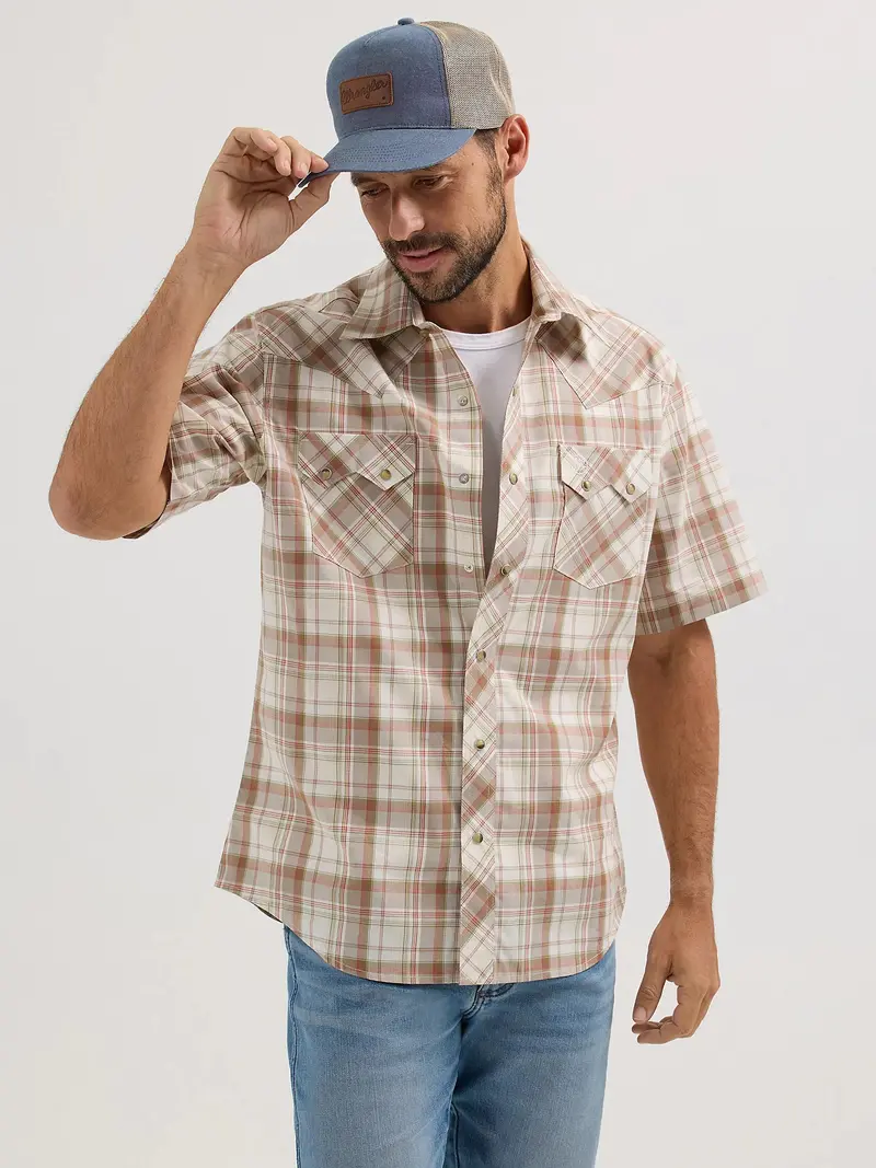 Wrangler Men's Retro Short-Sleeve Sawtooth Pocket Western Snap Shirt 1